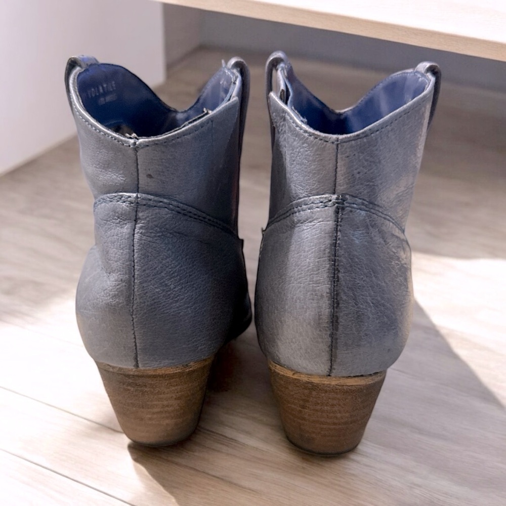 Very Volatile Los Angeles blue booties size 6.5 - Picture 6 of 10